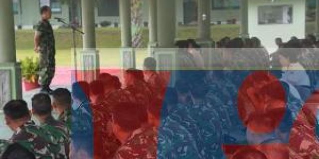 Prajurit dan PNS Terima Pengarahan dari Kasrem 022/PT