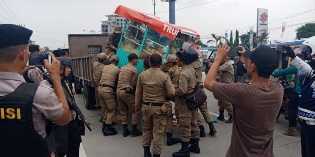 Pemko Medan dan Polisi Tertibkan PKL dan Kendaraan Parkir Sembarangan