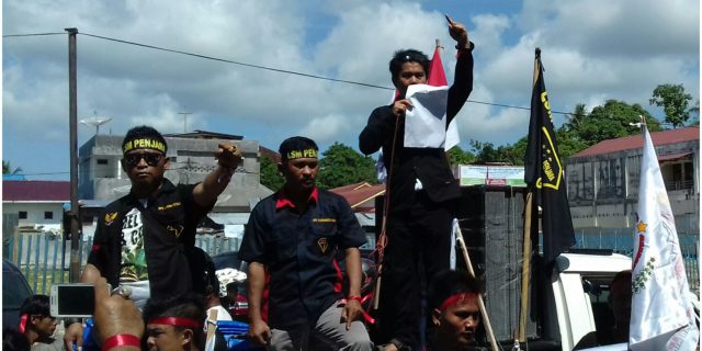 Rampas Motor Warga, Puluhan Massa Geruduk Kantor Adira Nias