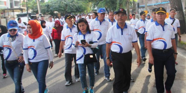 Walikota Medan dan Dirut Bank Sumut Jalan Santai Bersama Masyarakat