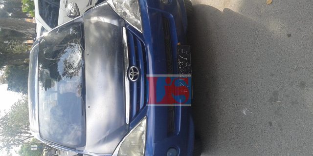 Diduga Tukang Parkir Gadungan, Hancurkan Mobil Robinsius Siregar Pakai Batu