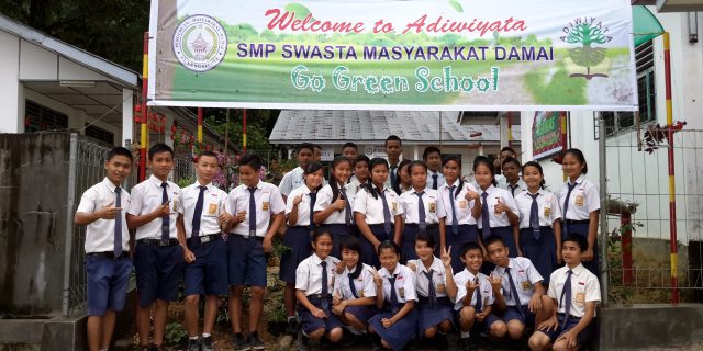 SMP Swasta Masyarakat Damai Terima Penghargaan Bergengsi Hingga Ke Tingkat Provinsi
