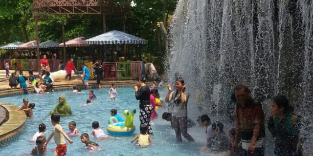 Ribuan Siswa Padati Wonders Water World Water Park CBD Polonia