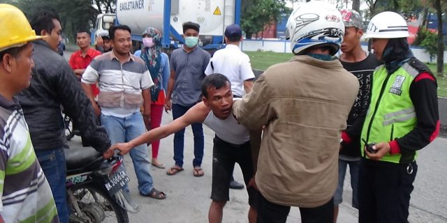 Gagal Beraksi Pria Ini Nyaris Massa