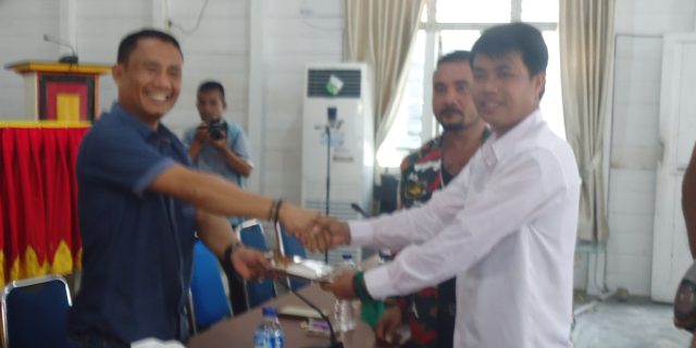 Terkait Hiruk-Pikuk Rastra, Jhon Kristian Ziliwu Terima Demonstran Di Kantor DPRD Kota Gunungsitoli