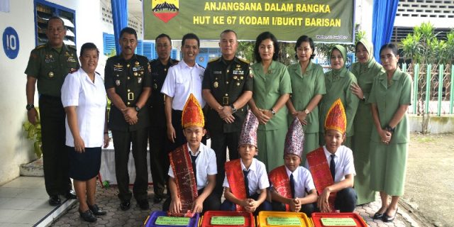 Kodam l/BB Berikan Sembako Kepada Anak Yatim Piatu