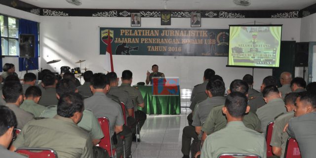 Kapendam l/BB Buka Acara Pelatihan Jurnalistik