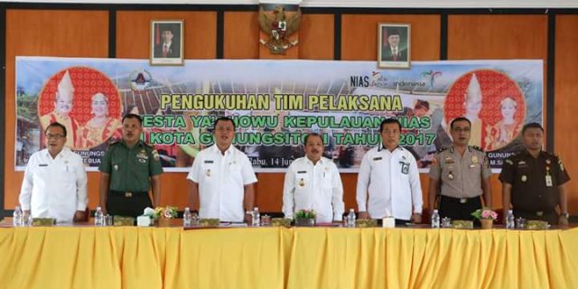 Walikota Gunungsitoli Kukuhkan TIM Pelaksana Pesta Ya’ahowu Tahun 2017