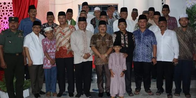 Buka Puasa Bersama di Mesjid Jami Saombo, Walikota : Mari Menjaga Persatuan dan Kesatuan Bangsa