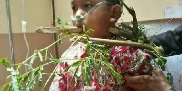 Rizki Masih Tetap Kuat Walaupun Leher Belakang Tertusuk Hingga Tembus ke Mulut