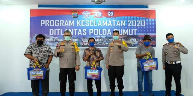 Kapoldasu Tinjau Pelatihan Program Keselamatan 2020 dan Bagikan Bansos Kepada Pengemudi
