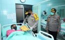 Sambut HUT Bhayangkara ke 74, Kapoldasu Jenguk dan Santuni Pasien Operasi Tumor