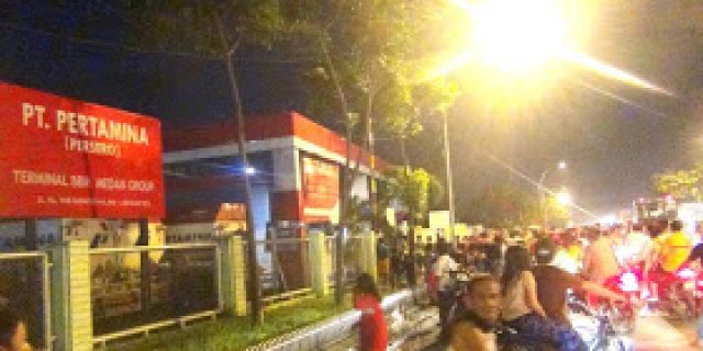 Tangki Timbunan BBM Terbakar, Ribuan Warga Belawan Panik