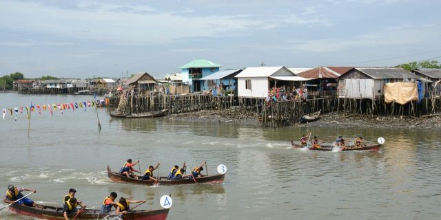 Ratusan Nelayan Meriahkan Lomba Dayung Perahu