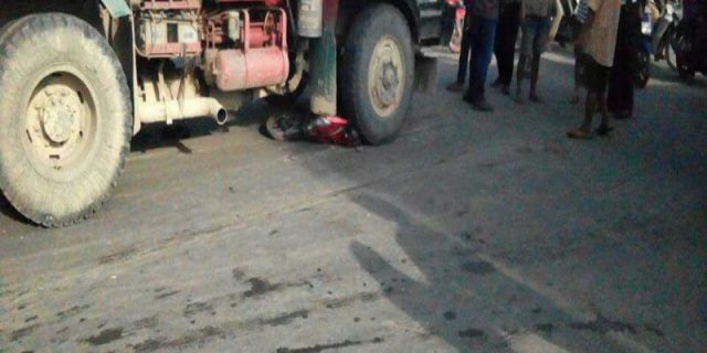 Sadis!! Bapak dan Anak Tewas Terlindas Ban Truk