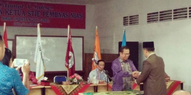 Bupati Nias Lantik Fatolosa Hulu, SE., MM Sebagai Ketua STIE Bupati Nias Lantik Fatolosa Hulu, SE., MM Sebagai Ketua STIE