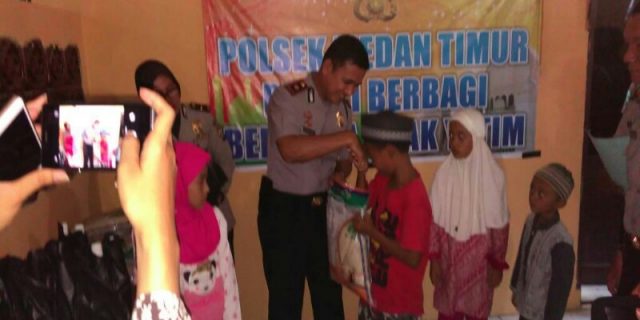 Polsek Medan Timur Bagikan Sembako Kepada Anak Yatim Piatu