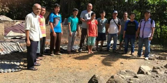 Ketua DPD PAN Nias Utara Berikan Bantuan Kepada Anak Yatim Piatu Korban Kebakaran Rumah