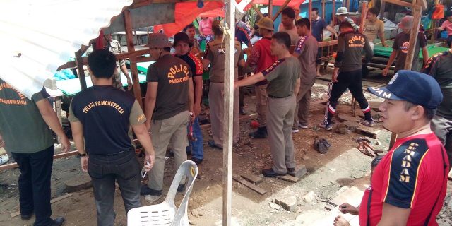 Tidak Terima di Tertibkan, Pedagang Pasar Luaha Mengamuk