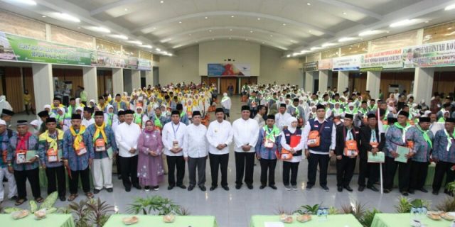 Kapoldasu Hadiri Pelepasan Calon Jamaah Haji Kapoldasu Hadiri Pelepasan Calon Jamaah Haji
