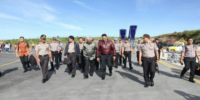 Kapoldasu Disambut Bupati Tobasa di Bandara Silangit