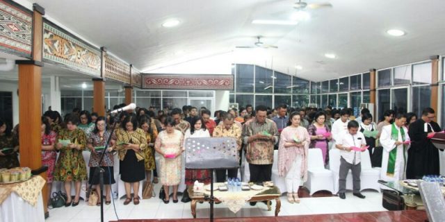 Masuki Rumah Dinas Baru, Kapoldasu Bersama Istri Gelar Kebaktian dan Doa Ucapan Syukur