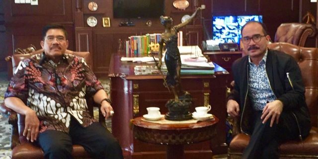 Negara Hukum Demokratis Konstitusional : Lembaga Negara Dan Kepemimpinan Negara
