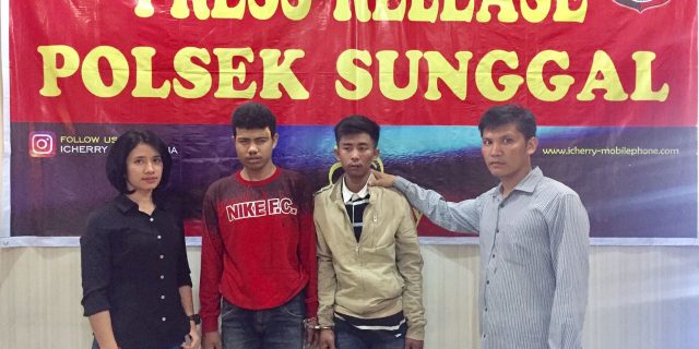 Nekat Rampas Tas Milik PNS,Kedua Pemuda Ini Diboyong Petugas