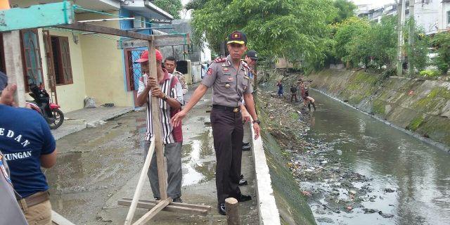 Polsek Medan Baru Bersama Muspika Adakan Kegiatan Peduli Kebersihan Lingkungan