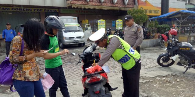 “Hari Ke-10 Operasi Zebra Toba 2017” Lantas Polsek Medan Baru,Keluarkan 18 Set Tilang…!!!