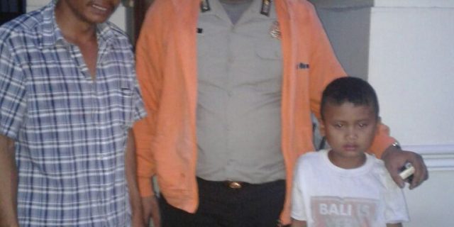 Kapolsek Medan Baru Memberikan Apresiasinya Kepada Personilnya Didalam Pertemukan Anak Hilang Dengan Orang Tuanya