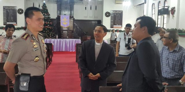 Kunjungan Kapolrestabes Medan Dalam Rangka Pengamanan Gereja