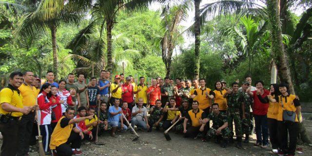 Kapolsek Medan Baru Mengikuti Kegiatan Gotong Royong