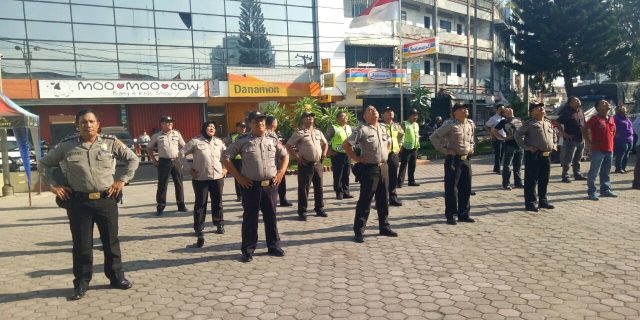 KAPOLSEK MEDAN BARU SEMPATKAN OLAH RAGA BERSAMA PERSONILNYA