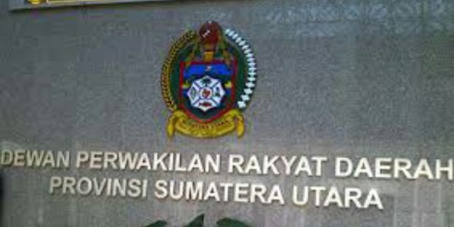 Siti Aminah Prihatin Melihat Kondisi Buruk Jalan di Pemukiman Huntap