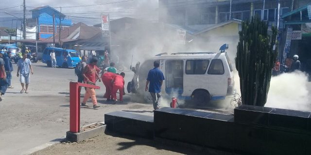 1 Unit Angkot Terbakar