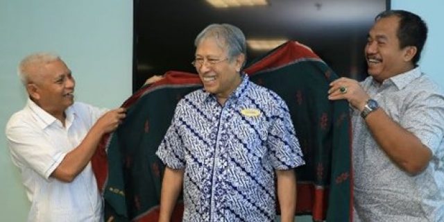 Pemkab Asahan Berikan Penghargaan & Cindera Mata Kepada RS Columbia Asia Medan