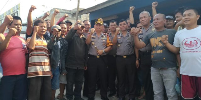 AKBP Ikhwan Lubis SH.MH Menyambangi Warga Dan Tukang Ojek