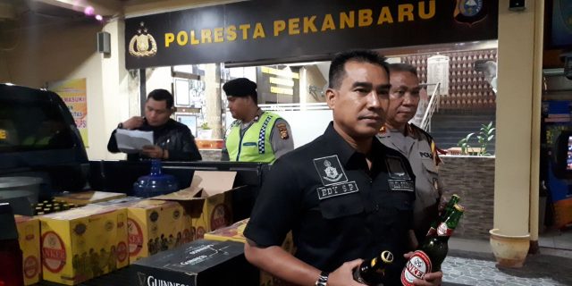 Polresta Pekanbaru Berhasil Mengamankan 350 Botol Miras Ilegal