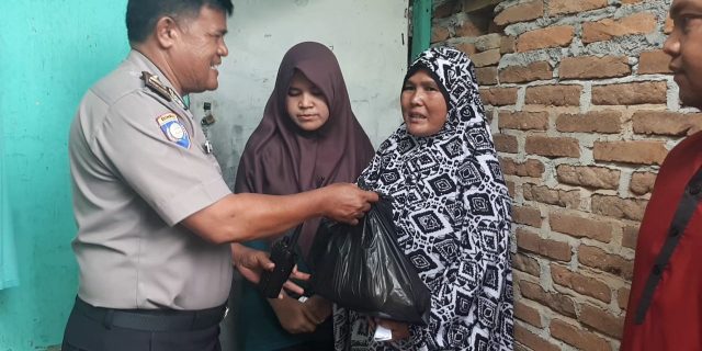 Unit Binmas Polsek Medan Baru Berikan Bantuan Kepada Warga Kurang Mampu