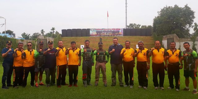 Jalin Kekompakan TNI-Polri, Kapolsek Medan Baru dan Paskhas TNI AU Gelar Latihan Menembak