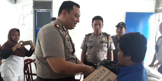 Kapolsek Medan Baru Berikan Bantuan Kepada Warga Kurang Mampu