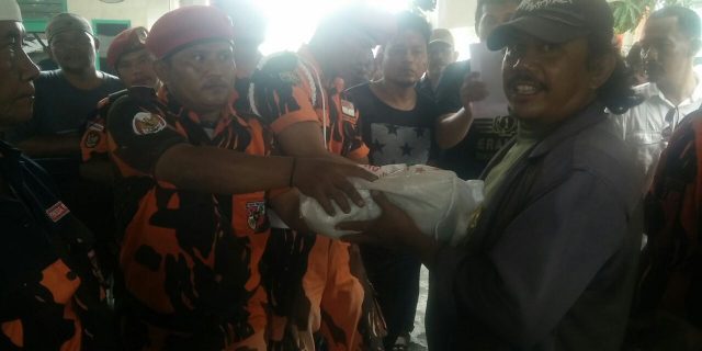 MPW PP Sumut Salurkan Sembako kepada pengendara Betor & Ojek