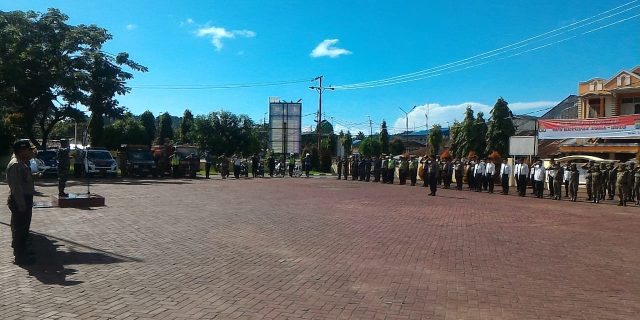 Selamatkan anggota dari amukan massa, Kapolres Nias Selatan berikan penghargaan kepada warga