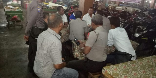 KAPOLSEK MEDAN BARU KUNJUNGAN DAN SILATURAHMI KE PASAR PETISAH MEDAN