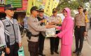 Kapolres Beserta Bhayangkari Cabang Gresik Berikan Bingkisan Petugas Pos Pam Mudik Lebaran