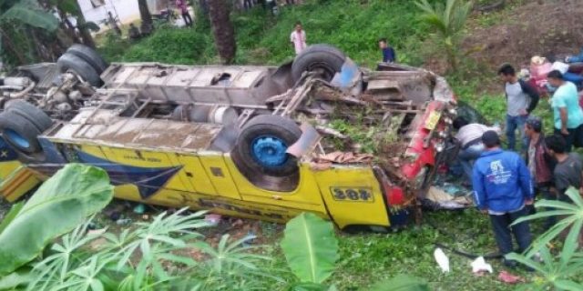 Bus Pinem Terjun ke Parit, 1 Meninggal Dunia dan 12 Luka Luka