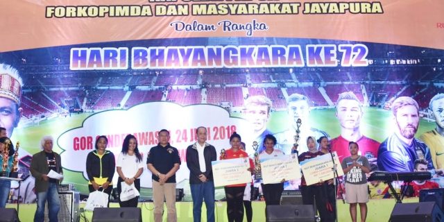 POLDA PAPUA MENGGELAR KEGIATAN NONTON BARENG PIALA DUNIA DI GOR CENDERAWASIH KOTA JAYAPURA