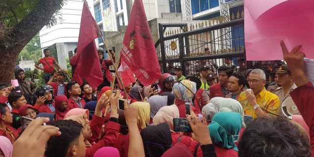 Kapolsek Medan Baru Pimpin Pengamanan Unjuk Rasa di Kantor DPRD Sumut