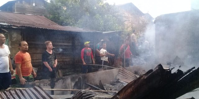 3 Rumah Hangus Terbakar di Jalan Mangga